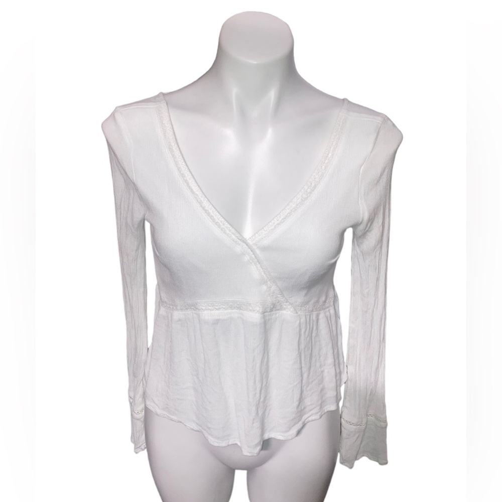 HOLLISTER Small White Bell Sleeve Lightweight Boho Top